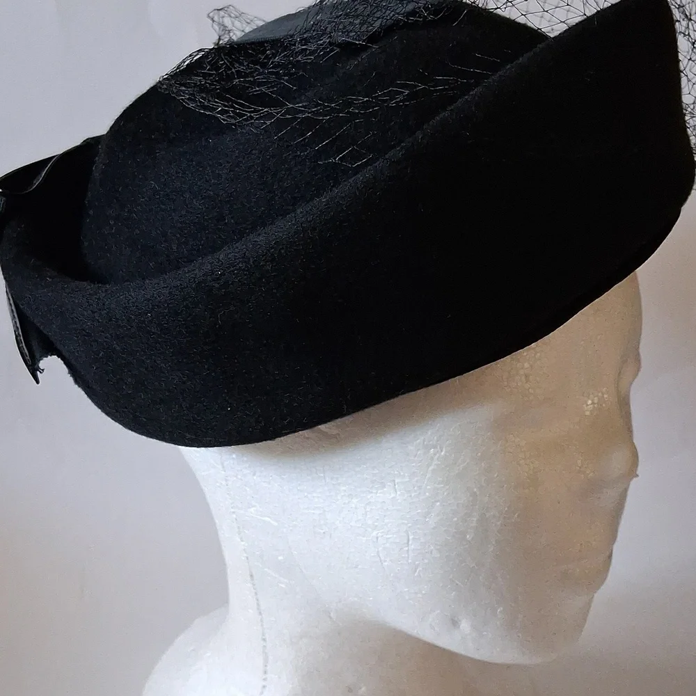 Vintage Black  Hat with Ribbon and Net - Picture 6 of 13